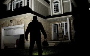 Read more about the article മുളകുപൊടി വിതറി അതില്‍ മനപ്പൂര്‍വം ഷൂസിൻ്റെ  അടയാളം വരുത്തി; സ്വന്തം വീട് കുത്തിതുറന്ന് ആസൂത്രിതമായിമോഷണം നടത്തിയ പ്രതി പിടിയില്‍