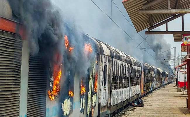 Read more about the article അഗ്നിപഥ് പദ്ധതിക്കെതിരെ ബിഹാറിലും യു.പിയിലും പ്രതിഷേധം ശക്തമാകുന്നു;  ബിഹാറില്‍ ശനിയാഴ്ച  ബന്ദ്