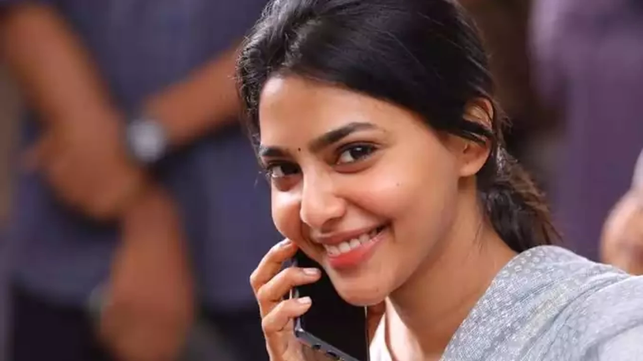 You are currently viewing വികാരാധീനയായി ഐശ്വര്യ ലക്ഷ്മി ; ആശ്വസിപ്പിച്ച് സായി പല്ലവി