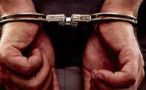 Read more about the article ഹിന്ദു ദേവതയുടെ ചിത്രമുള്ള പത്രത്തില്‍ ചിക്കന്‍ പൊതിഞ്ഞു വില്‍പനയെന്ന് പരാതി; യു.പിയില്‍ വ്യാപാരി അറസ്റ്റില്‍