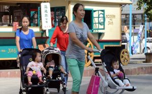 Read more about the article ജനസംഖ്യാപരമായ പ്രതിസന്ധിയിൽ ചൈന; നികുതിയിളവുകള്‍, ഭവന വായ്പാ സഹായങ്ങള്‍; കൂടുതല്‍ കുട്ടികള്‍ക്ക് ജന്മം നല്‍കുന്ന സ്ത്രീകള്‍ക്ക് ആനുകൂല്യങ്ങൾ പ്രഖ്യാപിച്ചു