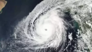 Read more about the article കോഴിക്കോട് വെള്ളയില്‍ ഹാര്‍ബറില്‍ ചുഴലിക്കാറ്റ്; ബോട്ടുകൾക്ക് തകരാറ്