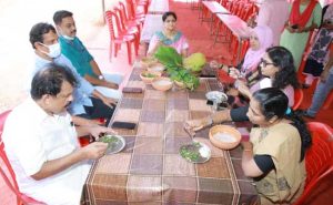 Read more about the article പത്തിലക്കൂട്ട് കറിയും, നെല്ലിക്ക ചമ്മന്തിയും; വിവിധ തരം കര്‍ക്കിടക കഞ്ഞിയുമായി  കുടുംബശ്രീ