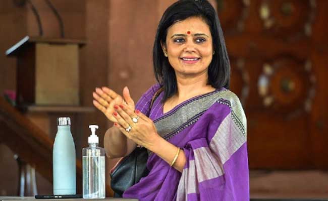 Read more about the article എൻ്റെ കാളീ ദേവി മാംസം ഭക്ഷിക്കുകയും മദ്യം അംഗീകരിക്കുകയും ചെയ്യുന്നതാണ്; സിഗരറ്റ് വലിക്കുന്ന കാളീ ദേവി പോസ്റ്റർ വിവാദത്തിൽ മഹുവ മൊയ്ത്ര എം.പി