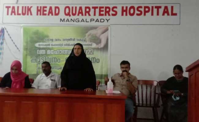 Read more about the article 71 ഓളം മരതൈകള്‍ നട്ടു;  മംഗല്‍പാടി താലൂക്ക് ആശുപത്രി പരിസരത്ത് കുട്ടിവനമൊരുക്കി