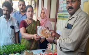 Read more about the article കാര്‍ഷിക ഉത്പന്നങ്ങള്‍ വിറ്റഴിക്കാന്‍ വിഷമിക്കുന്ന കര്‍ഷകര്‍ക്ക് ആശ്വാസം; കര്‍ഷക സഭയും ഞാറ്റുവേല ചന്തയുമായി മുളിയാര്‍ കൃഷിഭവന്‍