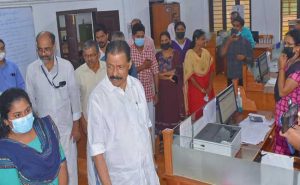 Read more about the article ഞായറാഴ്ചയും പ്രവർത്തിച്ചു, പഞ്ചായത്ത്‌-നഗരസഭാ ഓഫീസുകളിൽ ഒറ്റ ദിവസം തീർപ്പാക്കിയത്‌ 34,995 ഫയലുകൾ