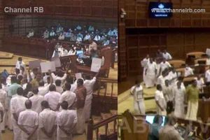 Read more about the article സജി ചെറിയാൻ്റെ രാജി ആവശ്യപ്പെട്ട് പ്രതിപക്ഷ പ്രതിഷേധം; സഭ പിരിഞ്ഞു, ഭരണഘടനയെ അവഹേളിച്ച്‌ നടത്തിയ പ്രസംഗം നിയമ കുരുക്കിലേക്ക്