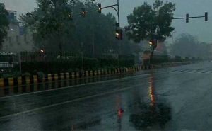 Read more about the article കാസർകോട് ജില്ലയിൽ കനത്ത മഴ തുടരുന്നു; നീലേശ്വരം പാലായിലും പരിസരങ്ങളിലും വീടുകളിൽ വെള്ളം കയറി; മധൂർ ക്ഷേത്ര പരിസരം വെള്ളത്തിനടിയിൽ