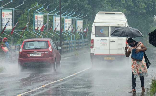 Read more about the article സംസ്ഥാനത്ത് ശക്തമായ മഴ മുന്നറിയിപ്പ്; ആറ് ജില്ലകളില്‍ യെല്ലോ അലര്‍ട്ട്; കാര്‍മേഘം കണ്ട് തുടങ്ങുന്ന സമയം മുതല്‍ മുന്‍ കരുതല്‍ സ്വീകരിക്കണമെന്ന് നിർദ്ദേശം