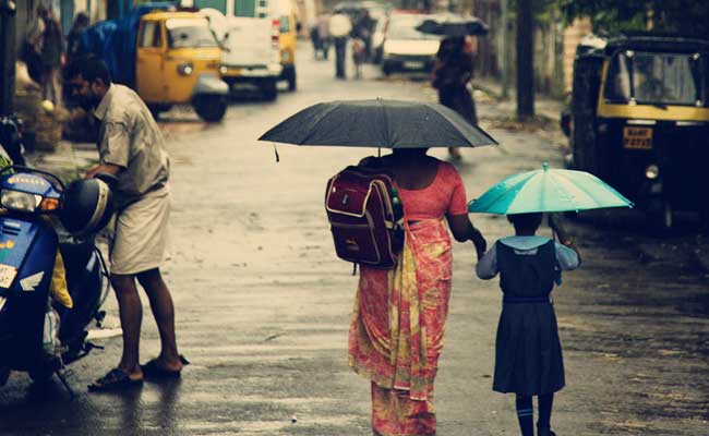 Read more about the article മഴയ്ക്ക് ശമനമില്ല; കാസർകോട് ജില്ലയിലെ  എല്ലാ സ്ക്കൂളുകൾക്കും തിങ്കളാഴ്ച  ജില്ലാ കളക്ടർ അവധി പ്രഖ്യാപിച്ചു