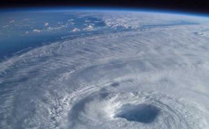 Read more about the article ആലപ്പുഴയിൽ കടല്‍ ചുഴലിയിൽ പെട്ട് എട്ടോളം പേര്‍ക്ക് പരിക്ക്;  മൂന്ന് വള്ളങ്ങള്‍ തകര്‍ന്നു