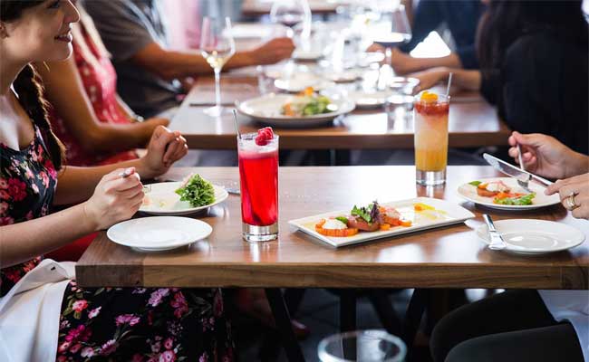 You are currently viewing ഹോട്ടലുകളിലും ബാറുകളിലും സർവീസ് ചാർജ് ഈടാക്കുന്നത് വിലക്കി; മറ്റു പേരുകളിലും ചാർജ് ഈടാക്കാൻ പാടില്ല;  കേന്ദ്ര സർക്കാരിൻ്റെ   പുതിയ ഉത്തരവ് ഇങ്ങനെ