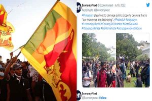 Read more about the article കലാപഭൂമിയാക്കി ലങ്കയിൽ പ്രക്ഷോഭക്കാർ; പ്രസിഡണ്ടിന്‍റെ കൊട്ടാരത്തില്‍ ഇരച്ചുകയറി മുറികള്‍ മുതല്‍ സ്വിമിംഗ് പൂള്‍വരെ കൈയ്യടക്കി