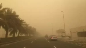 Read more about the article യുഎഇയിൽ ശക്തമായ പൊടികാറ്റും മഴയും