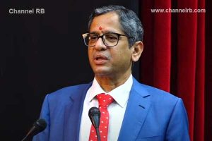 Read more about the article മാധ്യമ വിചാരണയ്ക്ക് എതിരെ ആഞ്ഞടിച്ച് സുപ്രീം കോടതി ചീഫ് ജസ്റ്റിസ്; മാധ്യമങ്ങൾ ഉത്തരവാദിത്തങ്ങൾ ലംഘിച്ച് ജനാധിപത്യത്തെ പിന്നോട്ട് കൊണ്ട് പോകുക ആണെന്നും ചീഫ് ജസ്റ്റിസ് പറഞ്ഞു