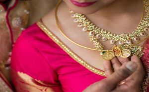 Read more about the article താലി വിവാഹ ഉടമ്പടിയിലെ പ്രധാന കണ്ണി; ഭര്‍ത്താവ് ജീവിച്ചിരിക്കെ താലി അഴിക്കുന്നത് ഭര്‍ത്താവിന് അങ്ങേയറ്റം മാനസിക പീഡനമെന്ന് മദ്രാസ് ഹൈക്കോടതി