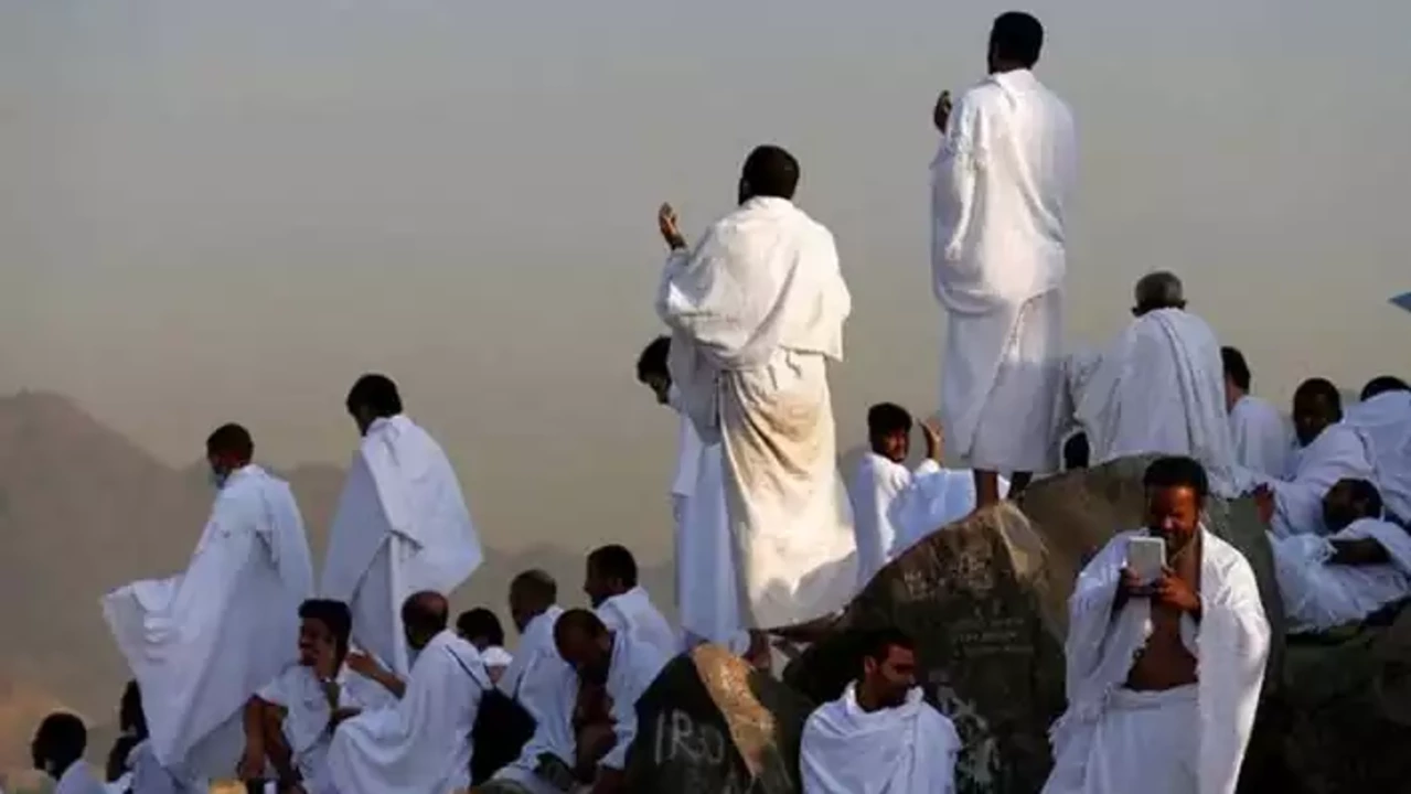 You are currently viewing അറഫാ സംഗമം നടന്നു; ഇന്ത്യയില്‍ നിന്നുള്ള ഹജ്ജ് സംഘത്തെ നയിക്കുന്നത് എ.പി അബ്ദുള്ളക്കുട്ടി