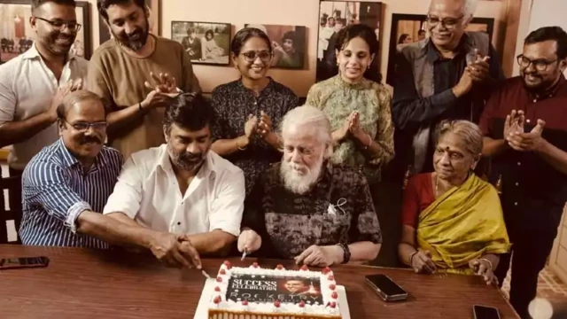 You are currently viewing റോക്കട്രിയുടെ വിജയം; നമ്പി നാരായണന്റെ വീട്ടിൽ ആഘോഷിച്ച് മാധവനും അണിയറപ്രവ‍ർത്തകരും