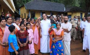 Read more about the article മന്ത്രി അഹമ്മദ് ദേവർകോവിൽ ചുള്ളി ദുരിതാശ്വാസ ക്യാമ്പ് സന്ദർശിച്ചു; അന്തേവാസികളുമായി സംസാരിച്ച് സ്ഥിതിവിവരങ്ങൾ വിലയിരുത്തി