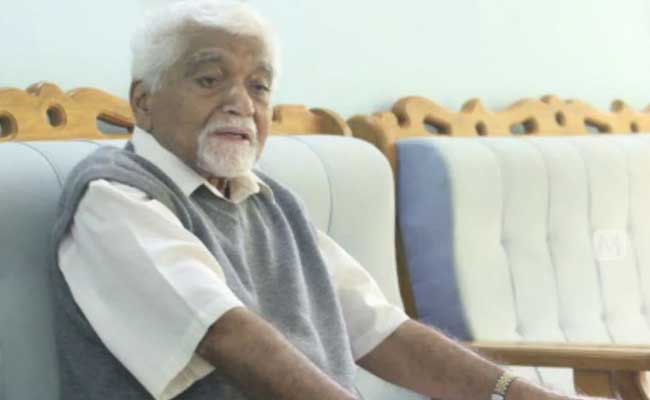 You are currently viewing ഒന്നാം പാര്‍ടി കോണ്‍ഗ്രസിലെ ഏറ്റവും പ്രായം കുറഞ്ഞ പ്രതിനിധി; 1958 ല്‍ റഷ്യയില്‍ പോയി പാര്‍ട്ടി സ്‌കൂളില്‍ നിന്ന് മാര്‍ക്‌സിസം ലെനിനിസത്തിലും രാഷ്ട്രീയ മീമാംസയിലും ബിരുദം; ബെര്‍ലിന്‍ കുഞ്ഞനന്തന്‍ നായര്‍ വിടപറയുമ്പോൾ