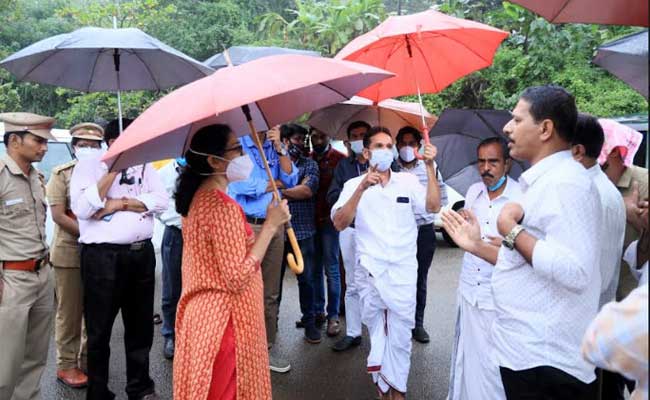 Read more about the article ശോച്യാവസ്ഥയിലായ ചിറ്റാരിക്കാല്‍ ഭീമനടി റോഡ് കളക്ടര്‍  ഭണ്ഡാരി സ്വാഗത്  സന്ദര്‍ശിച്ചു