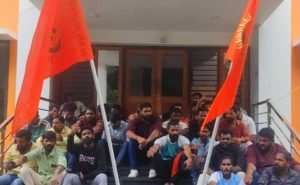 Read more about the article കാസർകോട് ബി.ജെ.പിയിൽ ഭിന്നത വീണ്ടും  രൂക്ഷം; ഒരു വിഭാഗം പ്രവർത്തകർ ചേർന്ന് പാർട്ടിയുടെ ജില്ലാകമ്മിറ്റി ഓഫീസ് ഉപരോധിച്ചു