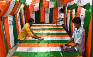 Read more about the article വീടുകളില്‍ ദേശീയ പതാക ഉയര്‍ത്താനുള്ള ‘ഹര്‍ ഘര്‍ തിരംഗ’; ഫ്ളാഗ് കോഡിലെ നിര്‍ദേശങ്ങള്‍ കര്‍ശനമായി പാലിക്കണം