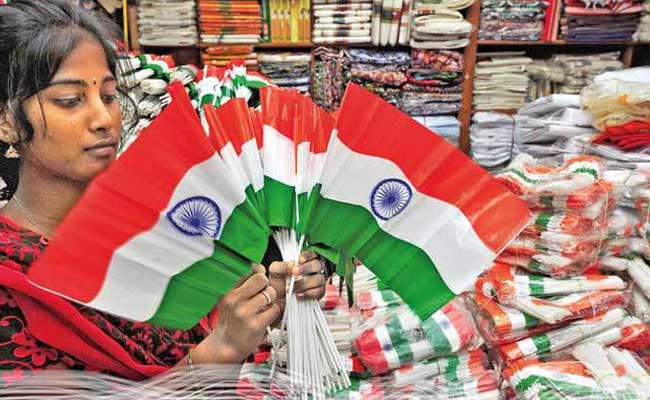 You are currently viewing ‘ഹര്‍ ഘര്‍ തിരംഗ’ ക്യാമ്പയിനെ നെഞ്ചേറ്റി ഇന്ത്യ; വിറ്റുപോയത് 30 കോടിയിലധികം ദേശീയ പതാകകൾ; വരുമാനം 500 കോടി