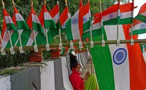 Read more about the article ഹര്‍ ഘര്‍ തിരംഗ;  വീടുകളില്‍ ദേശീയ പതാക രാത്രിയില്‍ താഴ്ത്തേണ്ടതില്ല; മാര്‍ഗനിര്‍ദേശങ്ങള്‍ പാലിക്കണം