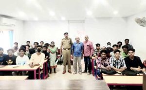 Read more about the article പഠനം പാതിവഴിയില്‍ ഉപേക്ഷിക്കേണ്ടിവന്ന വിദ്യാര്‍ഥികള്‍ക്ക് താങ്ങാവാന്‍ കേരളാ പോലീസിൻ്റെ  ഹോപ്പ്