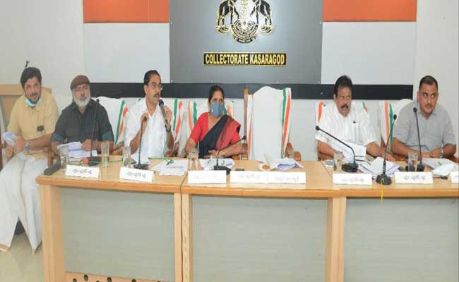 Read more about the article കാസർകോട്  ജില്ലാ വികസന സമിതി; കാലവര്‍ഷത്തില്‍ നാശനഷ്ടം നേരിട്ടവര്‍ക്ക് നഷ്ടപരിഹാരം ലഭ്യമാക്കാനും തകര്‍ന്ന റോഡുകള്‍ അറ്റകുറ്റപ്പണി നടത്തുന്നതിനും അടിയന്തിര നടപടി