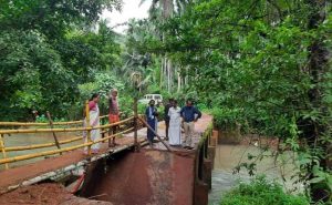 Read more about the article സി.എച്ച് കുഞ്ഞമ്പു എം.എൽ.എയുടെ അടിയന്തിര ഇടപെടൽ ; മയ്യള പാലം ; താത്കാലിക പാത ഉടൻ;പുതിയ പാലം മഴയ്ക്ക് ശേഷം