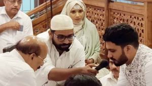 Read more about the article മുസ്ലിം സമുദായത്തിലും നവോത്ഥാന വെളിച്ചം; ഞാനില്ലെങ്കില്‍ നിക്കാഹിന്‌ എന്തര്‍ഥം, മഹല്ല്‌ കമ്മിറ്റിയോട്‌ മണവാട്ടി, നിക്കാഹില്‍ വധുവിൻ്റെ സാന്നിധ്യം മതഗ്രന്ഥം വിലക്കിയിട്ടില്ലെന്ന് സഹോദരൻ, മതം പറഞ്ഞ് വിരട്ടി ജമാ അത്തെ ഇസ്‌ലാമി