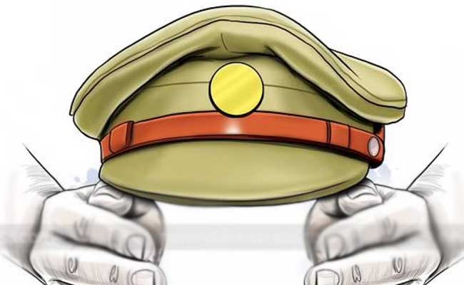 You are currently viewing കണ്ണൂരിൽ വിവാഹ സൽക്കാരത്തിന് പൊലീസുകാരെ വാടകയ്ക്ക് നൽകി; എതിർപ്പുമായി പൊലീസ് ഓഫീസേഴ്സ് അസോസിയേഷൻ