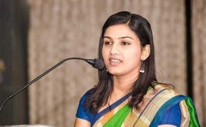 Read more about the article ഉറങ്ങിപ്പോയതല്ല; കുട്ടികളുടെ സുരക്ഷയും അസൗകര്യവും മുന്നില്‍ വന്നപ്പോള്‍ സുരക്ഷ തിരഞ്ഞെടുത്തതാണ്; സ്‌കൂളുകൾക്ക് അവധി പ്രഖ്യാപിച്ച സംഭവത്തിൽ കളക്ടർ രേണുരാജ്