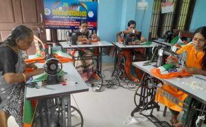 Read more about the article നീലേശ്വരത്ത് ഉയരുക സ്നേഹത്തണലിലെ അമ്മമാർ ഒരുക്കിയ ദേശീയ പതാകകൾ