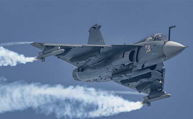 Read more about the article ഏത് പ്രതികൂല സാഹചര്യത്തിലും ശത്രു ലക്ഷ്യങ്ങള്‍ തകർക്കാം; ഇന്ത്യന്‍ യുദ്ധ വിമാനം തേജസിനായി താല്‍പര്യം അറിയിച്ച് ഏഴ് രാജ്യങ്ങള്‍