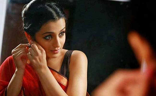 You are currently viewing തൃഷ കോൺഗ്രസിലേക്കോ  രാഷ്ട്രീയത്തിലേക്കോ ഇല്ല ; വാർത്തകൾ  വെറും അഭ്യൂഹങ്ങളെന്ന് നടിയുടെ മാതാവ്