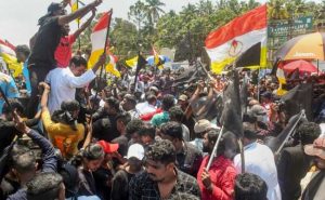 Read more about the article സമരം മൂന്നാം ദിവസവും ശക്തം; വിഴിഞ്ഞം തുറമുഖത്തിൽ വിട്ടുവീഴ്ചയില്ലാതെ മത്സ്യത്തൊഴിലാളികൾ