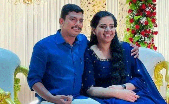 Read more about the article മേയർ ആര്യ രാജേന്ദ്രനും സച്ചിൻ ദേവ് എം.എൽ.എയും വിവാഹിതരായി; മുഖ്യമന്ത്രിയും  മന്ത്രിമാരും വിവാഹ ചടങ്ങിൽ പങ്കെടുത്തു