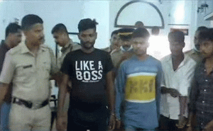 Read more about the article കോഴിക്കോട്ട് യു.പി സ്വദേശിനിയായ  16കാരിയെ ബലാത്സംഗം ചെയ്ത് പ്ലാറ്റ്‌ഫോമില്‍ തള്ളിയ സംഭവം ; നാലുപേര്‍ പിടിയില്‍