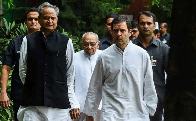 Read more about the article കോൺഗ്രസിൽ പ്രതിസന്ധി തുടരുന്നു; ഗെലോട്ട് അധ്യക്ഷനാകില്ല; പകരം രണ്ട് പേര്‍ ഹൈക്കമാൻഡ്  പരിഗണനയില്‍