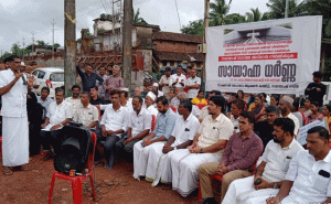 Read more about the article സന്തോഷ് നഗറിൽ അടിപ്പാത നിർമ്മിക്കണമെന്ന ആവശ്യം ശക്തം; സായാഹ്ന ധർണ്ണ നടത്തി നാട്ടുകാർ