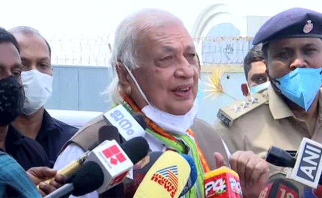 You are currently viewing തിങ്കളാഴ്ച വാർത്താ സമ്മേളനം വിളിച്ച് ഗവർണർ ആരിഫ് മുഹമ്മദ് ഖാൻ; മുഖ്യമന്ത്രിക്കെതിരായ തെളിവുകൾ  പുറത്തു വിടുമെന്ന് സൂചന