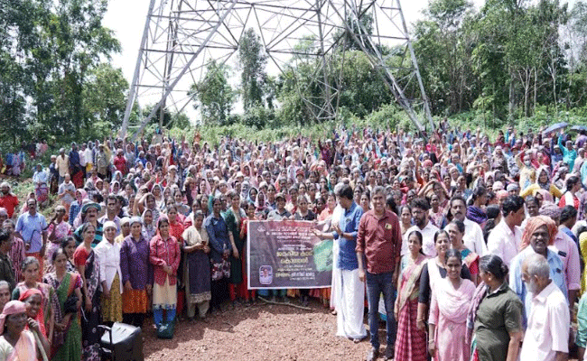 Read more about the article ബേഡഡുക്കയിലെ 350 കുടുംബശ്രീകളില്‍ നിന്നായി 2000 ലധികം സ്ത്രീകൾ; ജനകീയം ഈ കാട് കൊത്തല്‍