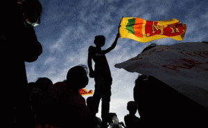 Read more about the article സാമ്പത്തിക പ്രതിസന്ധിയിലും ആഭ്യന്തര കലാപത്തിലും തകർന്ന് ശ്രീലങ്ക; ഇന്ത്യയിലേക്കുള്ള ജനങ്ങളുടെ  പലായനം തുടരുന്നു