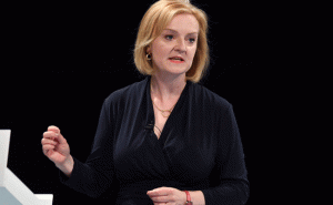 Read more about the article പരാജയപ്പെടുത്തിയത്  ഇന്ത്യന്‍ വംശജനായ ഋഷി സുനകിനെ; മാര്‍ഗരറ്റ് താച്ചറിനും തെരേസ മേയ്ക്കും ശേഷം ബ്രിട്ടീഷ് പ്രധാനമന്ത്രിപദം അലങ്കരിക്കുന്ന വനിതയായി ലിസ് ട്രസ്