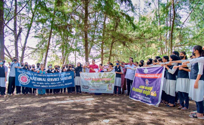 Read more about the article നീലേശ്വരം നഗരസഭയിൽ ശുചിത്വ സന്ദേശ റാലിയും ബീച്ച് ശുചീകരണവും നടത്തി