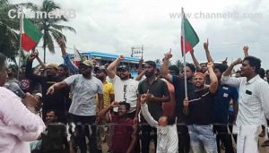 Read more about the article കാസര്‍കോട്ടെ പോപ്പുലര്‍ ഫ്രണ്ട് ഓഫീസിലും എന്‍.ഐ.എ റെയ്‌ഡ്‌; ലഘുലേഖകളും മാസികകളും പിടിച്ചെടുത്തു, നേതാക്കൾ കസ്റ്റഡിയിൽ, പ്രവര്‍ത്തകര്‍ ദേശീയപാത ഉപരോധിച്ചു